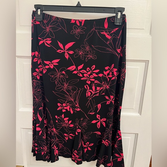 Suzie In The City matching skirt and top - Picture 6 of 7